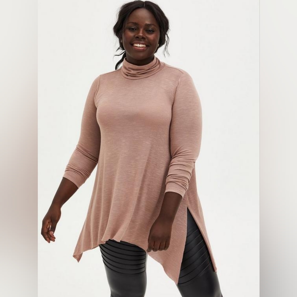 TORRID SUPER SOFT PLUSH TURTLENECK SHARKBITE HEM TUNIC SWEATSHIRT